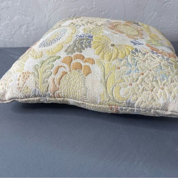 Vintage tapestry pillow light colors yellow - Picture 6 of 9